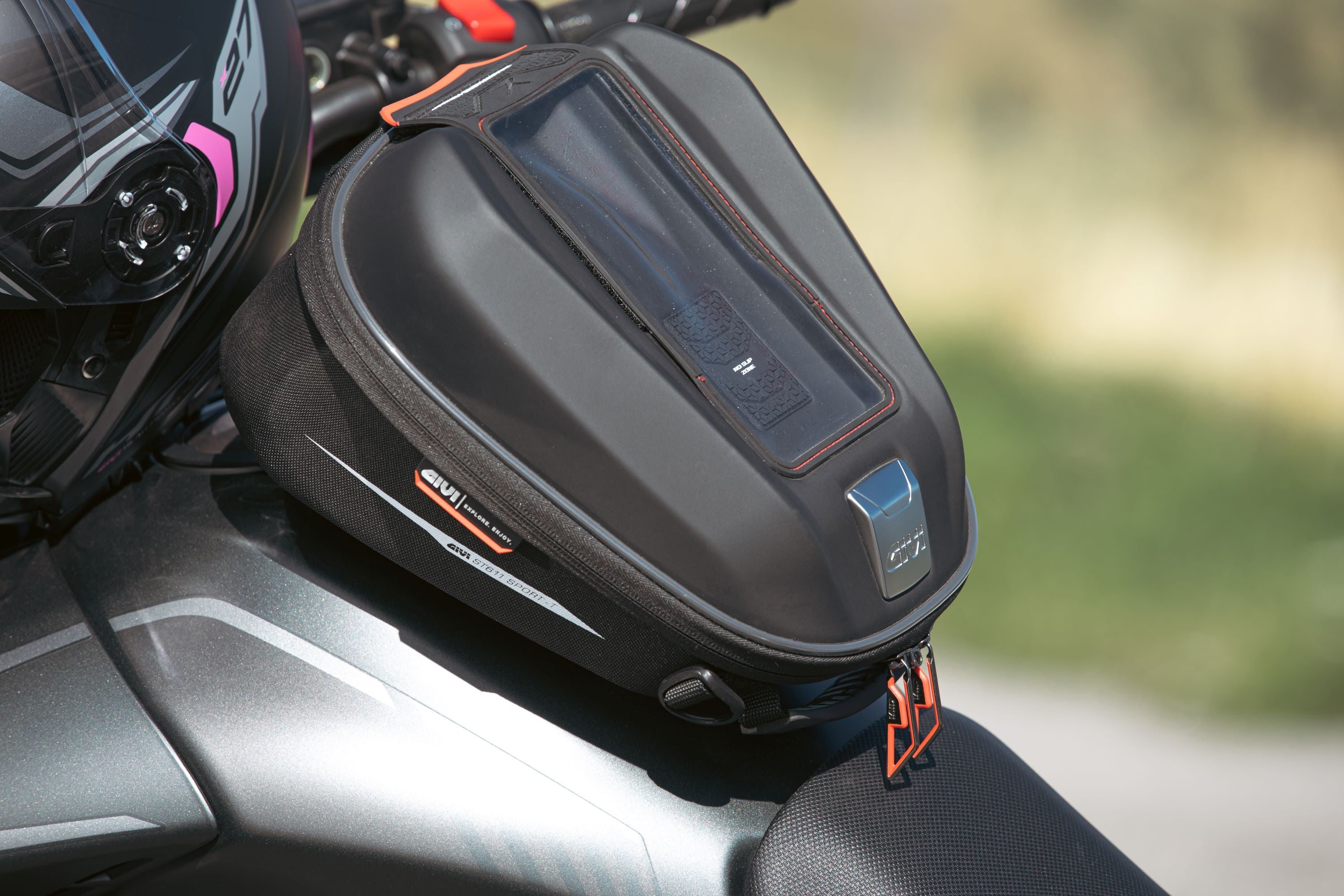 ST602B Tank Bag - 4L - Motorcycle Luggage (Black)