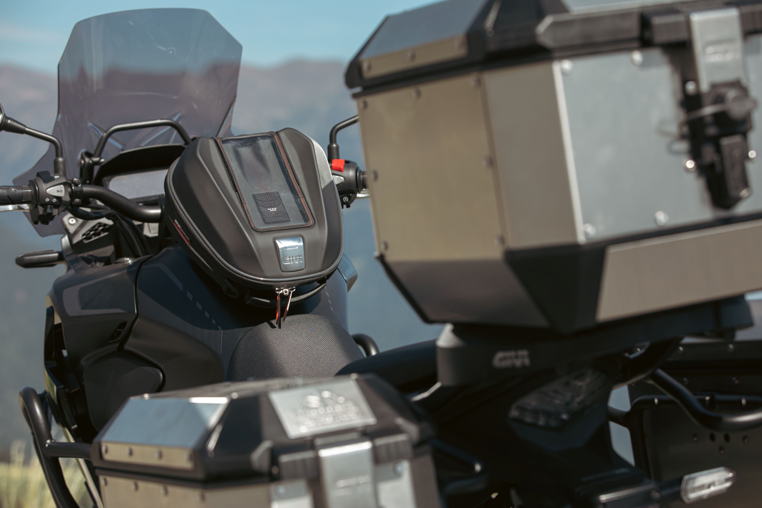 ST602B Tank Bag - 4L - Motorcycle Luggage (Black)