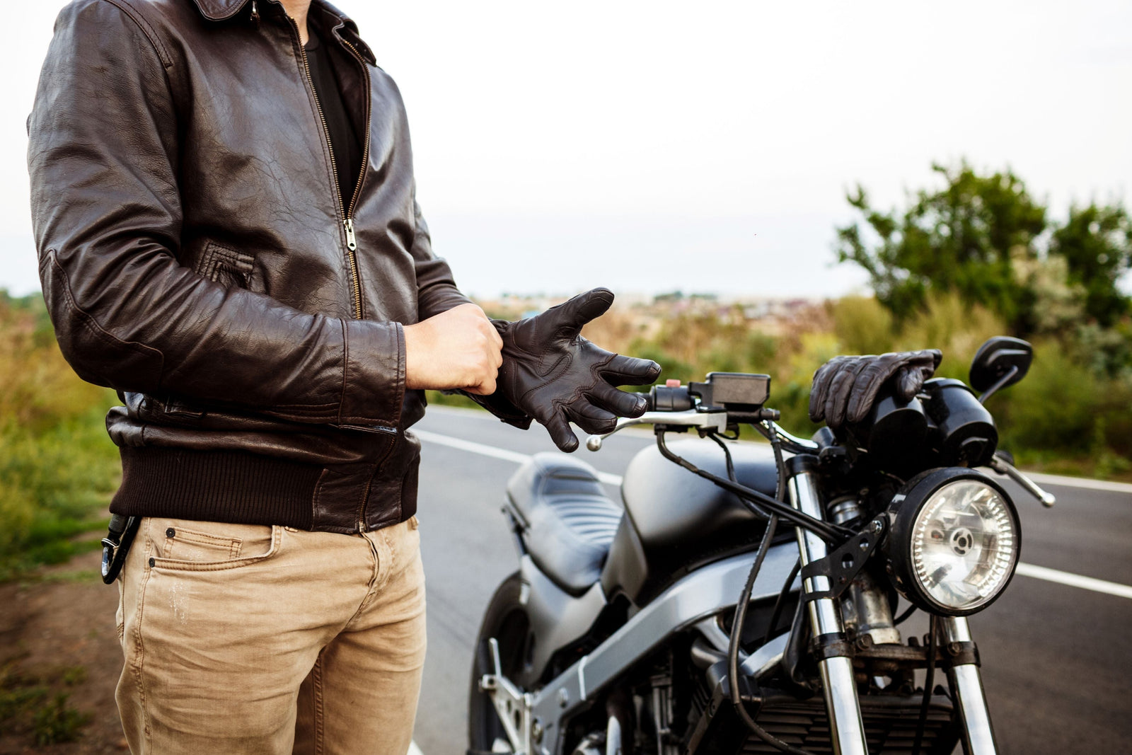 Best Riding Gloves for Long-Distance Touring: Comfort and Durability
