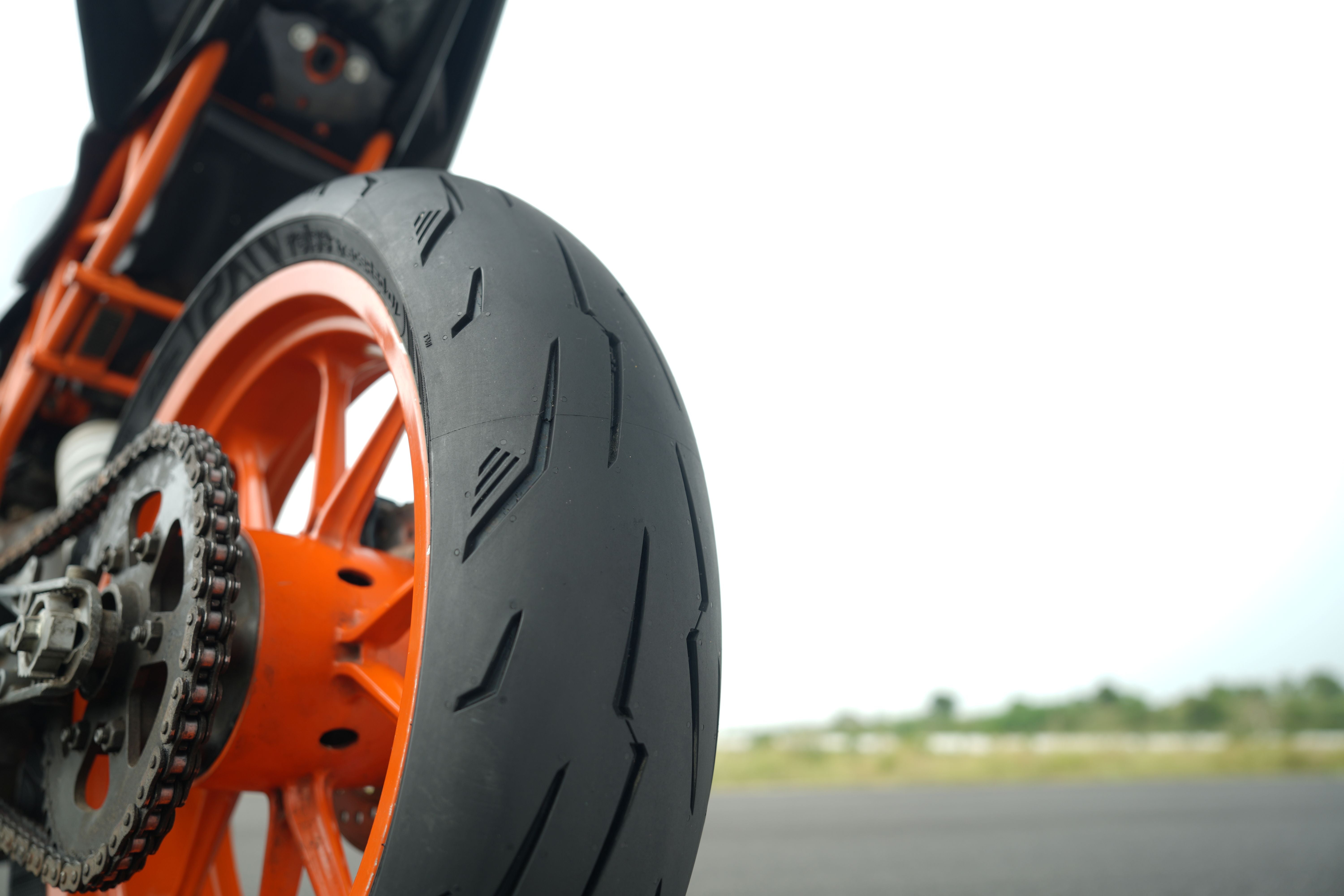 How Tyre Tread Patterns Affect Your Vehicle’s Performance on Wet and D ...