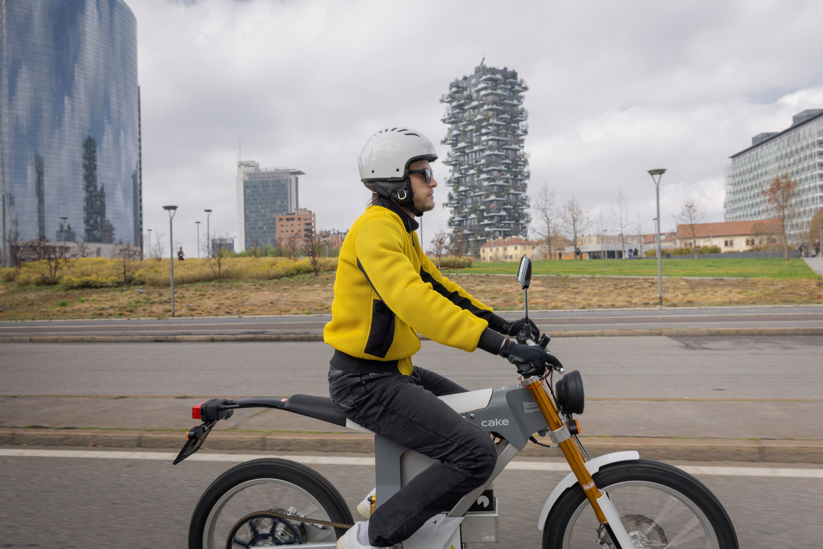 How to Choose the Right Riding Jacket for Urban Commuting