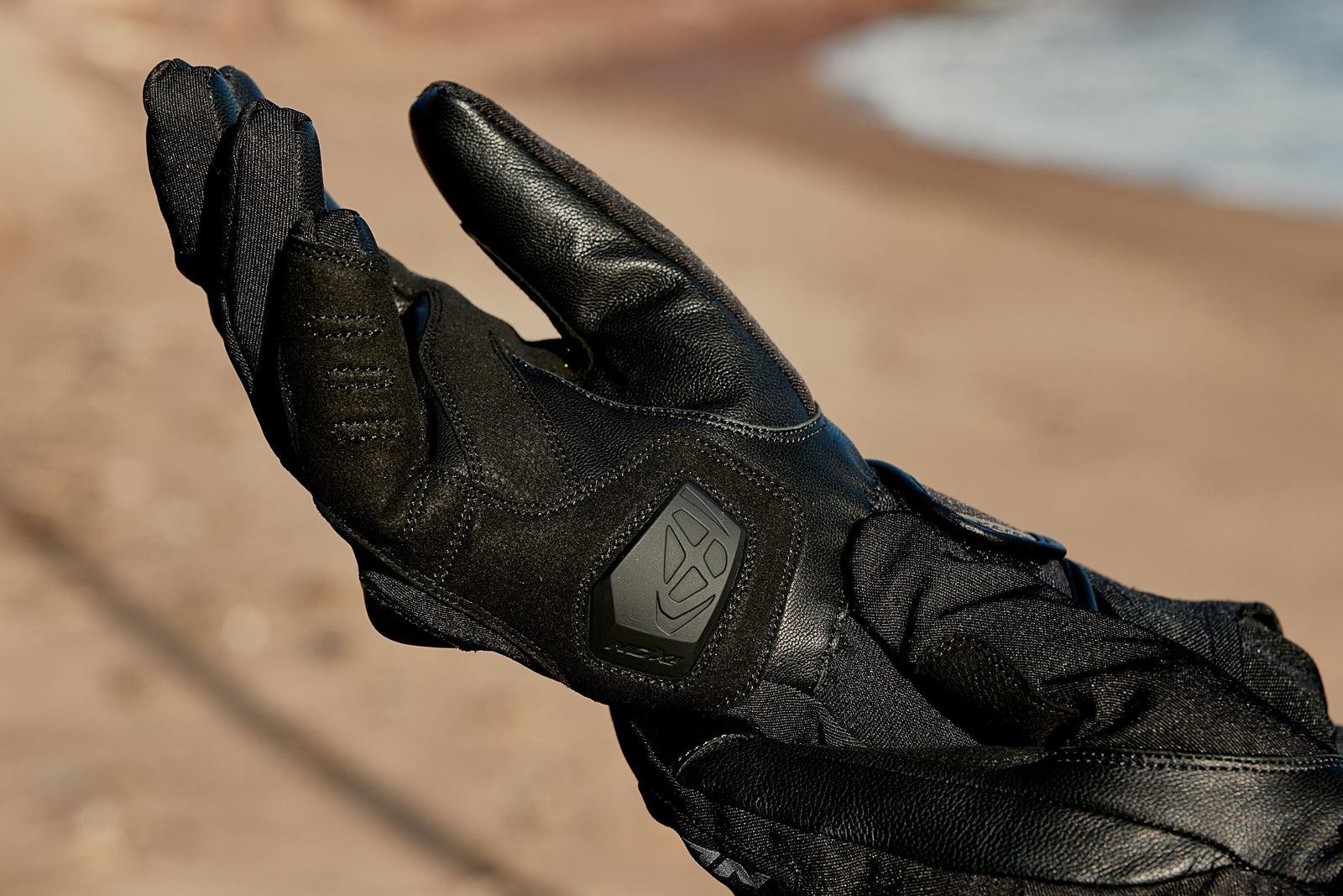 How to Properly Fit Your Riding Gloves: Ensuring Comfort and Grip