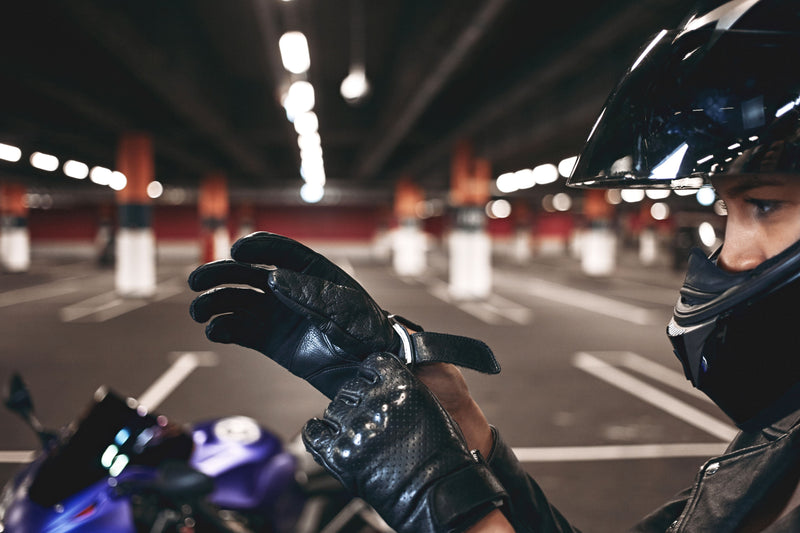 Leather vs. Textile Riding Gloves