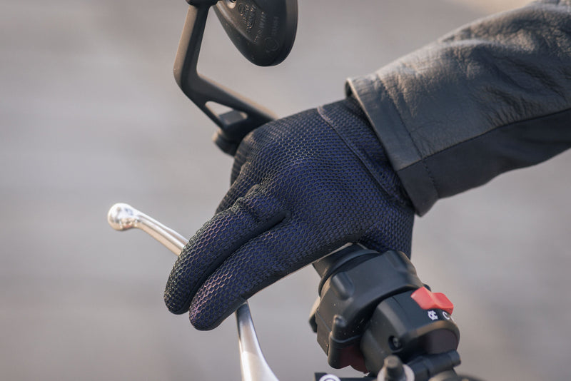Mesh vs Leather Motorcycle Gloves for Indian Summers – What Should You Choose?