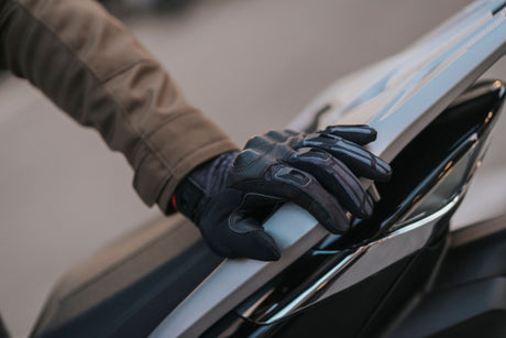 Women’s Riding Gloves Combining Style, Fit, and Safety.